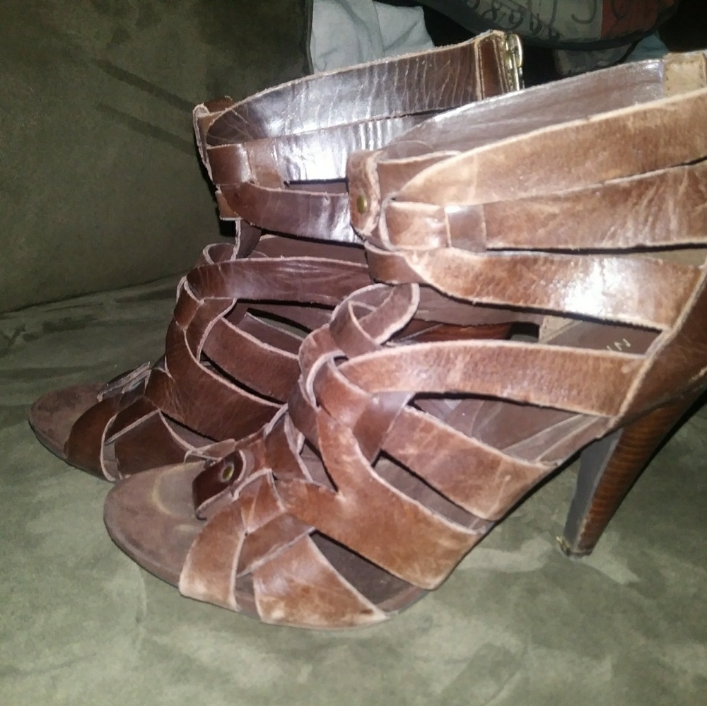 Nine West Strappy Heels. (7.5M)
